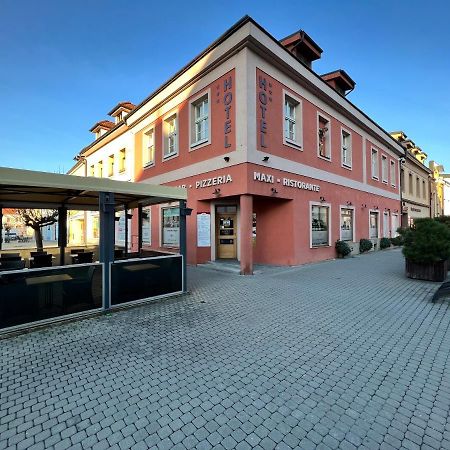 Hotel Maxi Uherské Hradiště Екстериор снимка