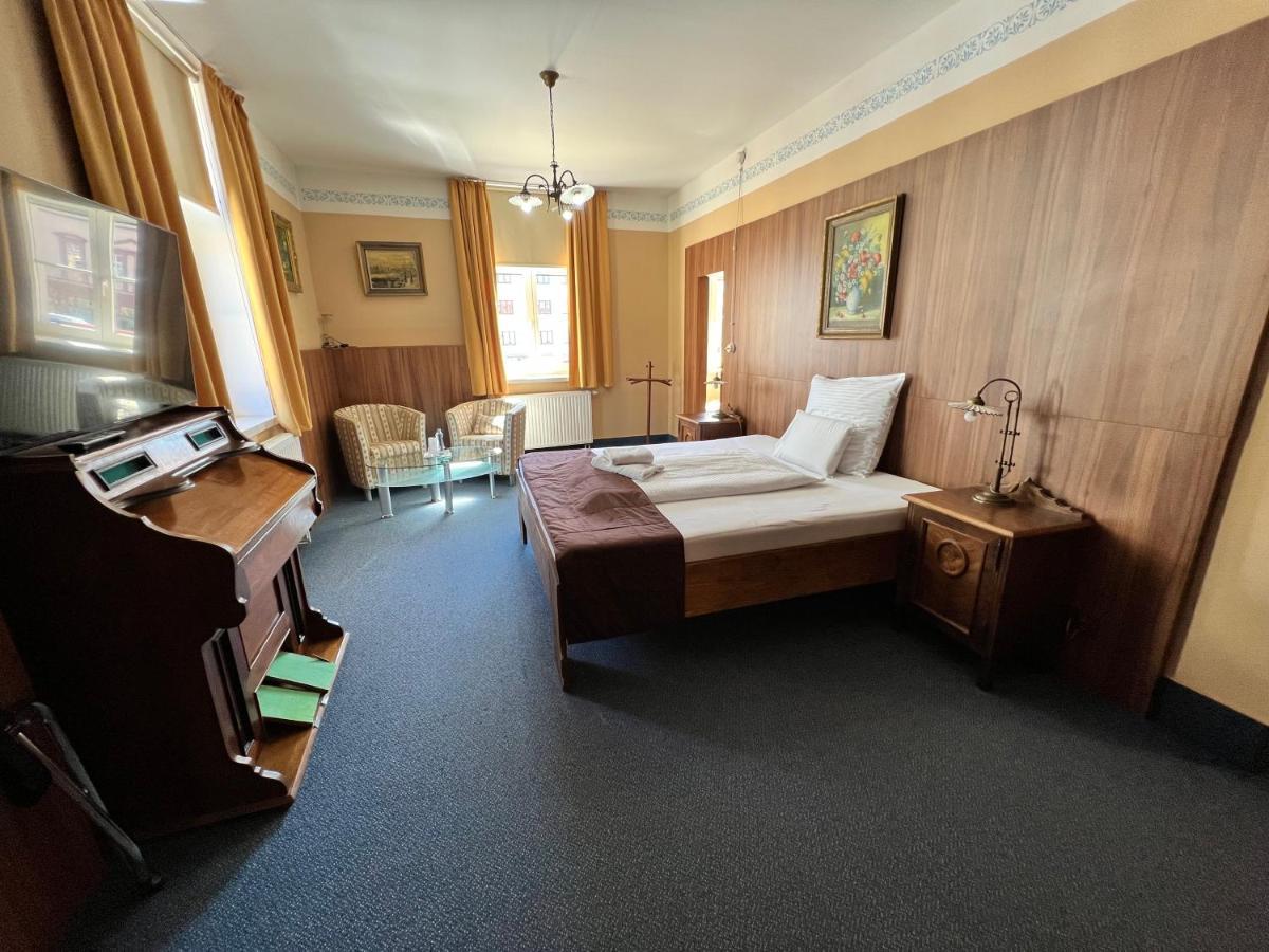Hotel Maxi Uherské Hradiště Екстериор снимка