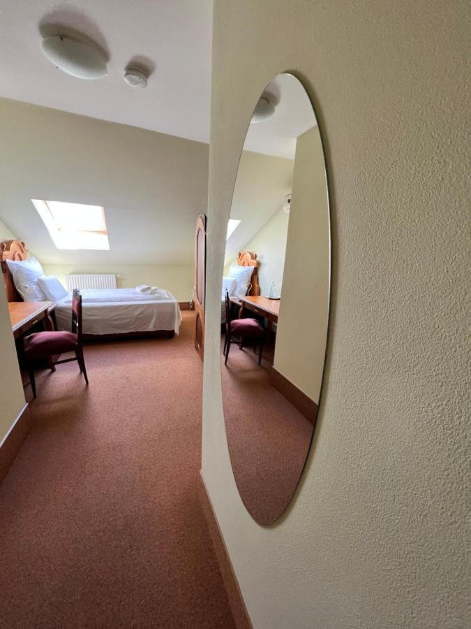 Hotel Maxi Uherské Hradiště Екстериор снимка