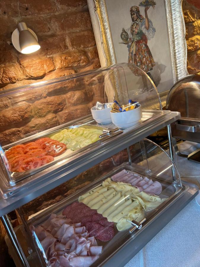 Hotel Maxi Uherské Hradiště Екстериор снимка